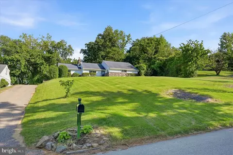 1229 Greentree Ln, Penn Valley, PA 19072