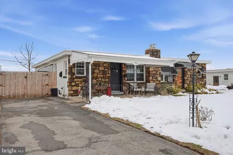 1315 Hillcrest Rd, Conshohocken, PA 19428