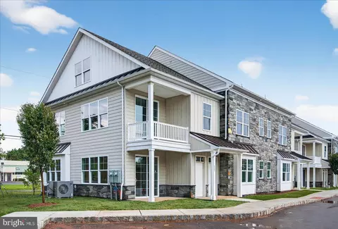 409 Isabelle Ct #101, Harleysville, PA 19438