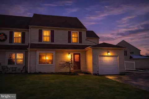 2331 Cambridge Cir, Hatfield, PA 19440