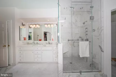 Bath - 1241 Denbigh Ln, Wayne, PA 19087 photo 5 of 9