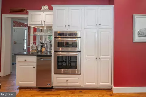 Kitchen - 1241 Denbigh Ln, Wayne, PA 19087 photo 5 of 6
