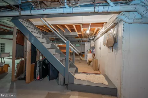 Entry Way - 1241 Denbigh Ln, Wayne, PA 19087 photo 9 of 10