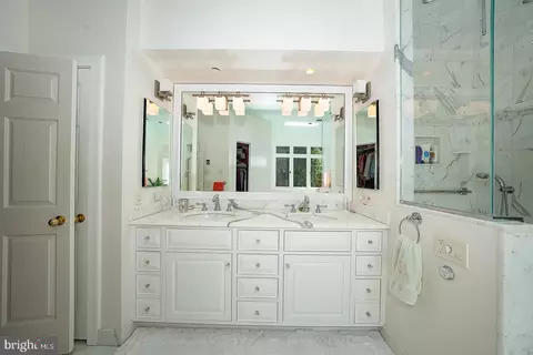 Bath - 1241 Denbigh Ln, Wayne, PA 19087 photo 4 of 9