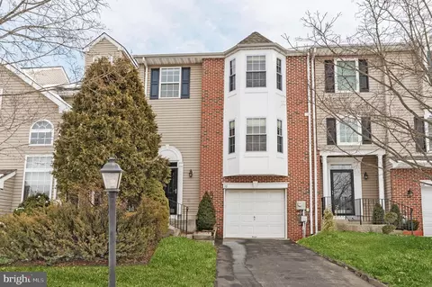 70 Hunt Club Dr, Collegeville, PA 19426