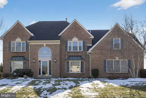 102 Clover Leaf Ln, North Wales, PA 19454