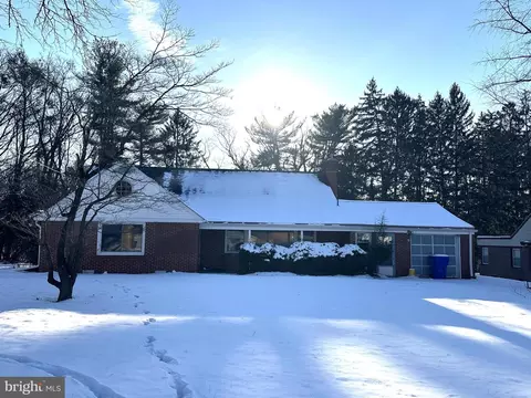 7915 Green Ln, Wyncote, PA 19095