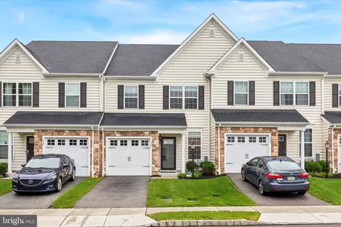 425 Cherry Blossom Ln, Norristown, PA 19403