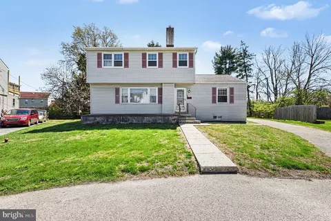 1701 Harmon Rd, Conshohocken, PA 19428