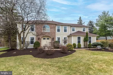 102 Oval Ln, North Wales, PA 19454
