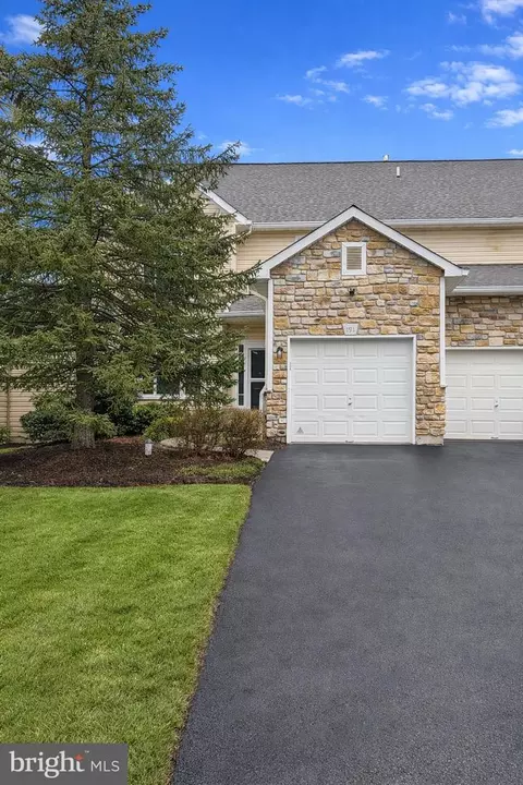 191 Canterbury Ln, Blue Bell, PA 19422