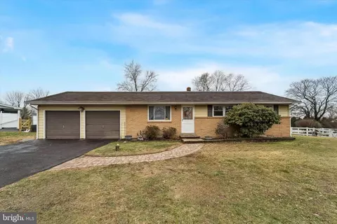 16 Betty Ln, Royersford, PA 19468