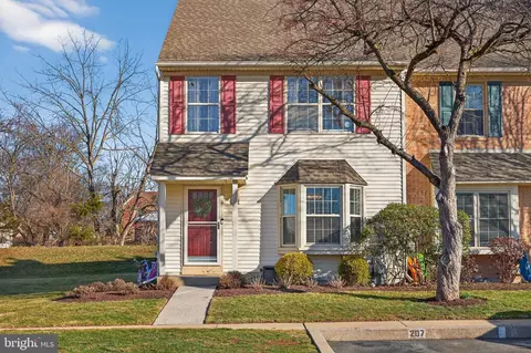 207 Cherrywood Ct, Pottstown, PA 19464