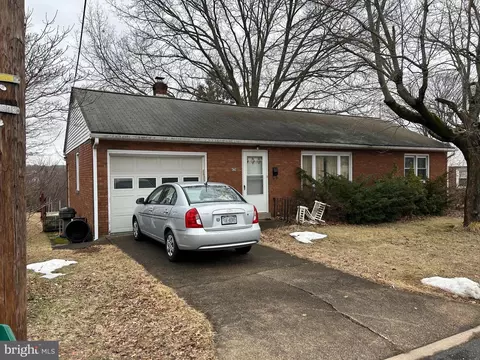 426 Macoby St, Pennsburg, PA 18073