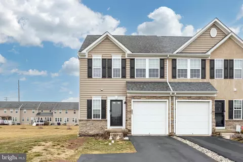 110 Fawn Dr, Gilbertsville, PA 19525