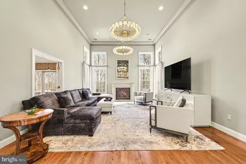 438 Dreshertown Rd, Fort Washington, PA 19034
