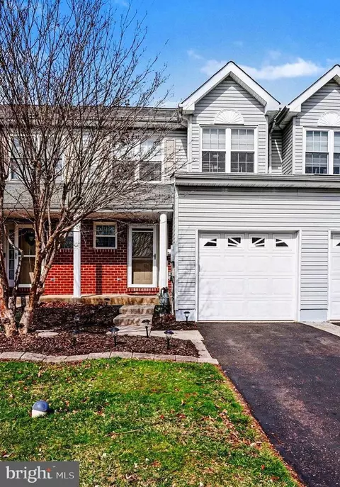 Exterior - 98 Forrest Ct, Royersford, PA 19468 photo 2 of 8