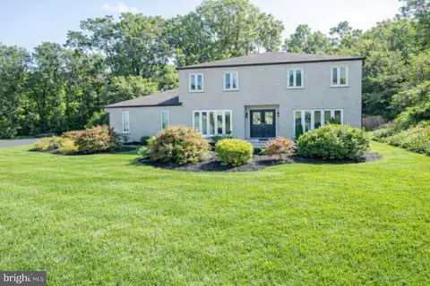 2556 Kirk Dr, Huntingdon Valley, PA 19006