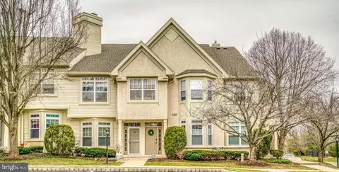 504 Dresher Woods Dr, Dresher, PA 19025