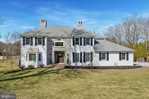 872 Roscommon Rd, Bryn Mawr, PA 19010