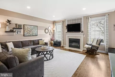 208 Clubhouse Ct, Conshohocken, PA 19428