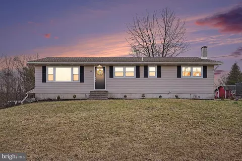 2430 New Hanover Square Rd, Gilbertsville, PA 19525