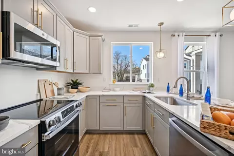 228 Chapel Ct #28E, Norristown, PA 19401