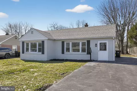 727 W County Line Rd, Hatboro, PA 19040