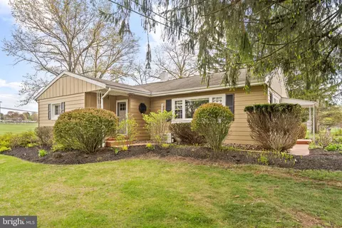 1030 Walt Rd, Pennsburg, PA 18073