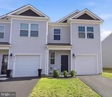 876 Still Waters Ln, Pennsburg, PA 18073