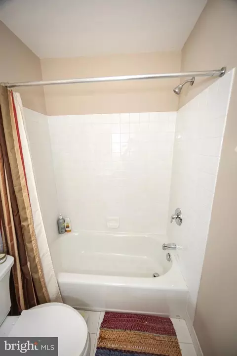Bath - 36 Old Cedarbrook Rd, Wyncote, PA 19095 photo 4 of 4