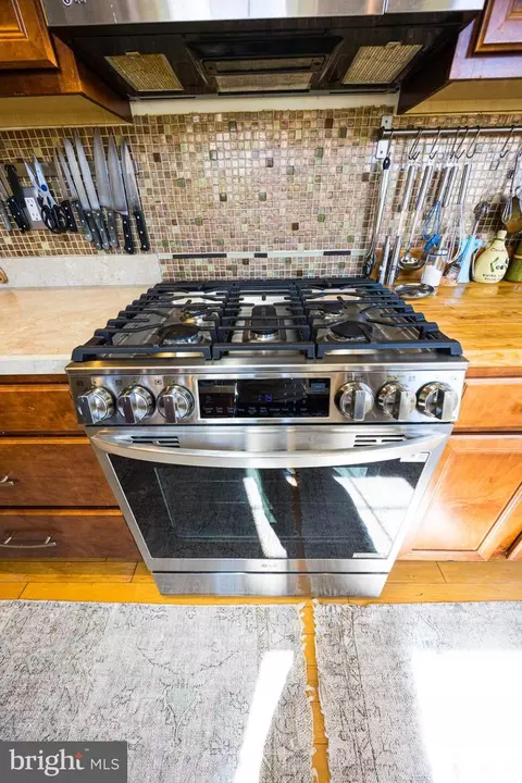 Kitchen - 36 Old Cedarbrook Rd, Wyncote, PA 19095 photo 4 of 8