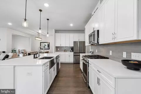 619 America Dr, Horsham, PA 19044