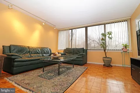 19 Rock Hill Rd #3D, Bala Cynwyd, PA 19004