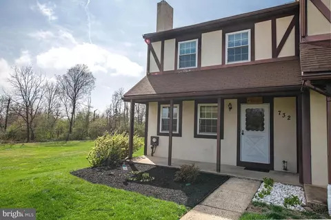 732 Sandra Ln, Norristown, PA 19401
