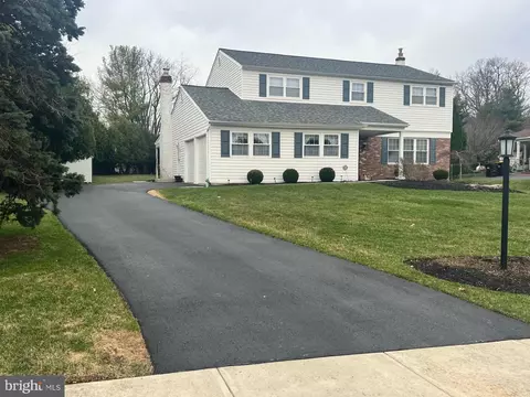 1025 Singer Ln, Norristown, PA 19403