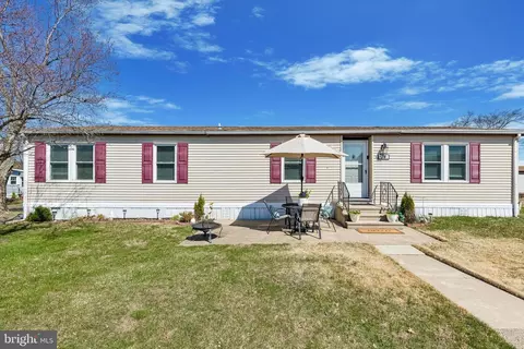 74 Longwood Pl, North Wales, PA 19454