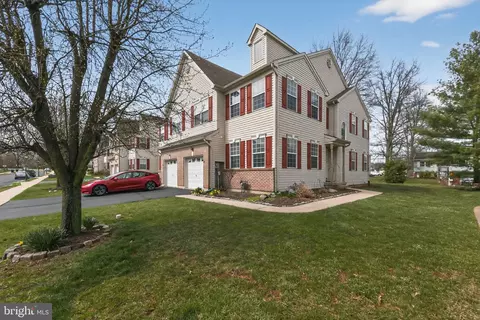 111 Raintree Xing, Hatfield, PA 19440