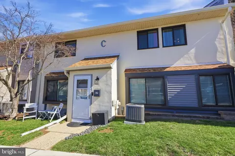 22 Fitzwatertown Rd #C7, Willow Grove, PA 19090