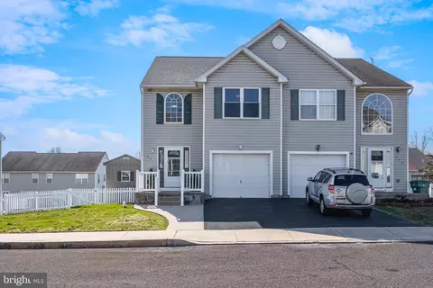 671 Daisy Ln, Pennsburg, PA 18073