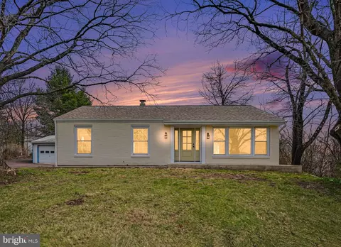 305 Green Hill Rd, Telford, PA 18969