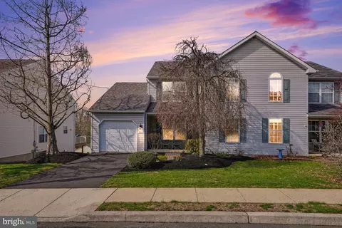 321 Cherry St, Pennsburg, PA 18073