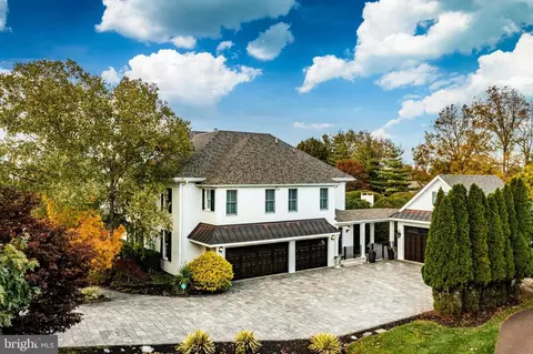 Exterior - 1053 Whitegate Rd, Wayne, PA 19087 photo 9 of 10