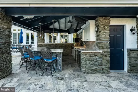 Exterior - 1053 Whitegate Rd, Wayne, PA 19087 photo 6 of 10