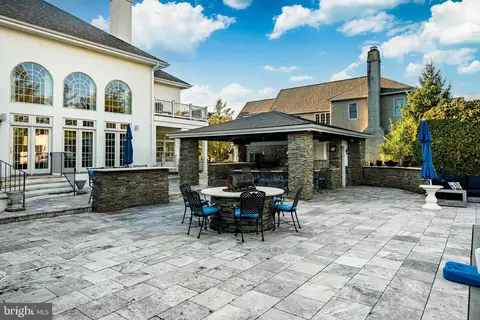 Exterior - 1053 Whitegate Rd, Wayne, PA 19087 photo 5 of 10