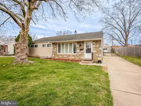 2751 Kruger Rd, Abington, PA 19001