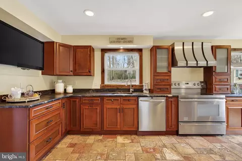 Kitchen - 720 Hobbs Rd, Wayne, PA 19087 photo 3 of 10