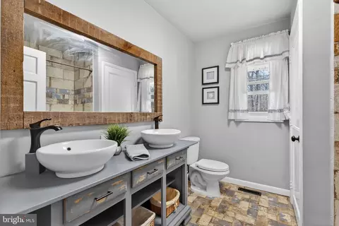 Bath - 720 Hobbs Rd, Wayne, PA 19087 photo 4 of 4