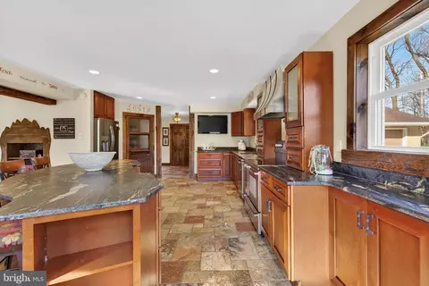 Kitchen - 720 Hobbs Rd, Wayne, PA 19087 photo 5 of 10