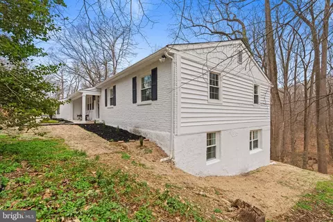 Exterior - 971 Stevens Ln, Wayne, PA 19087 photo 8 of 15